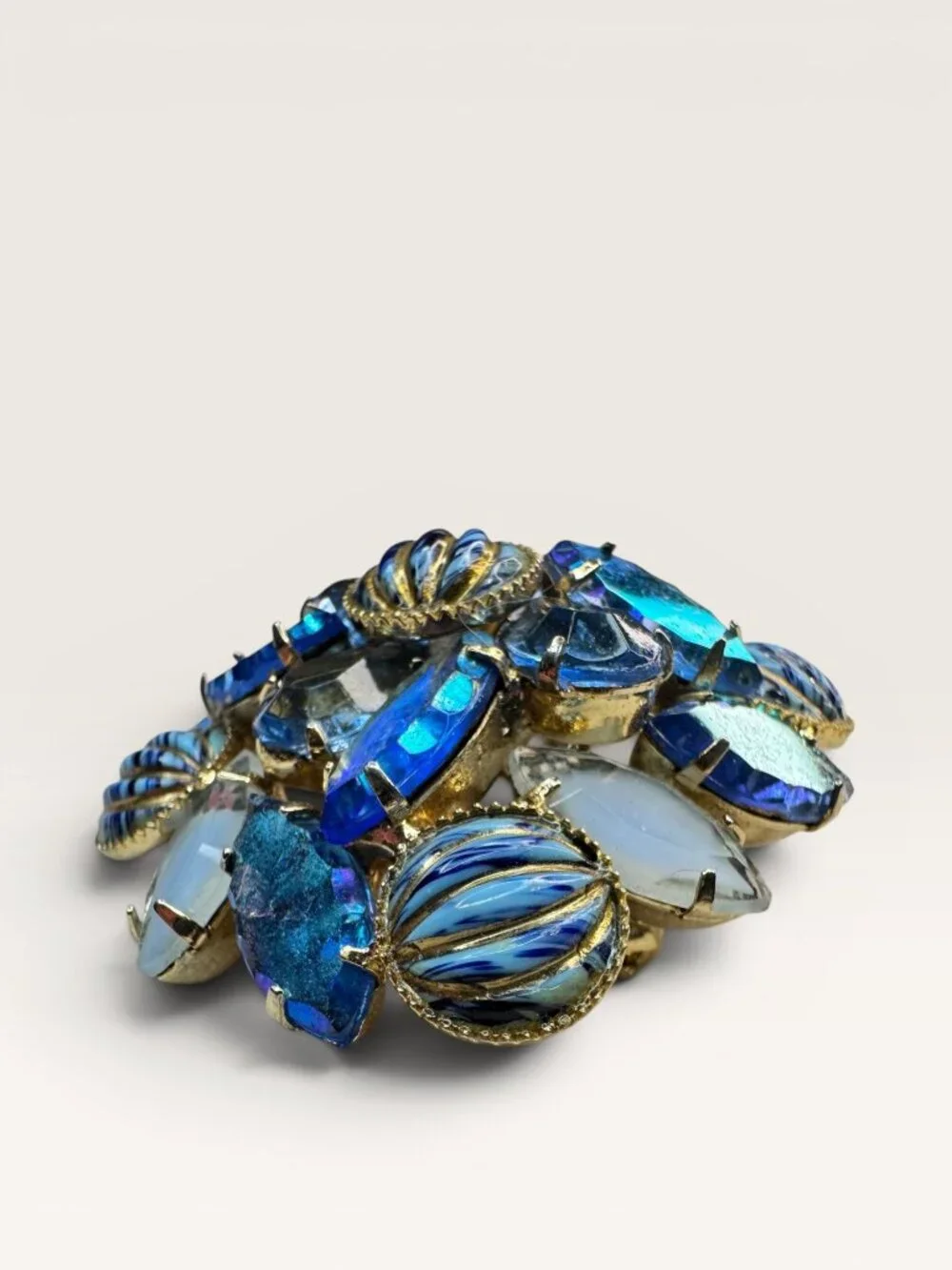 1950s Blue White Art Glass Crystal Cluster Brooch Gold Tone Statement Vintage